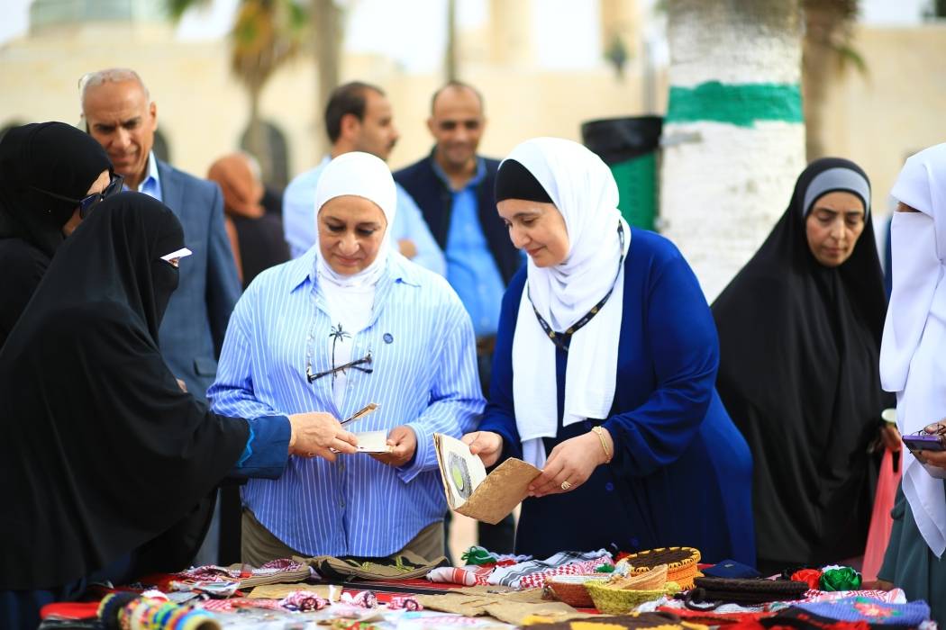 معرض للصناعات الثقافية لسيدات المجتمع المحلي بالمزار الجنوبي