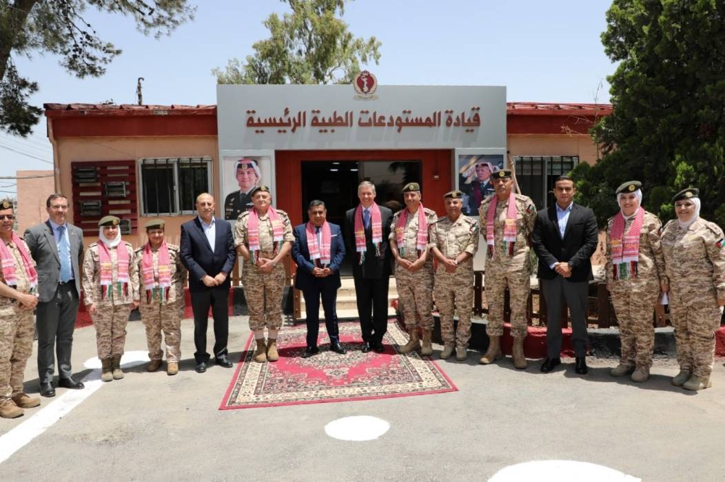 وزير بريطاني يزور قيادة المستودعات الطبية الرئيسية