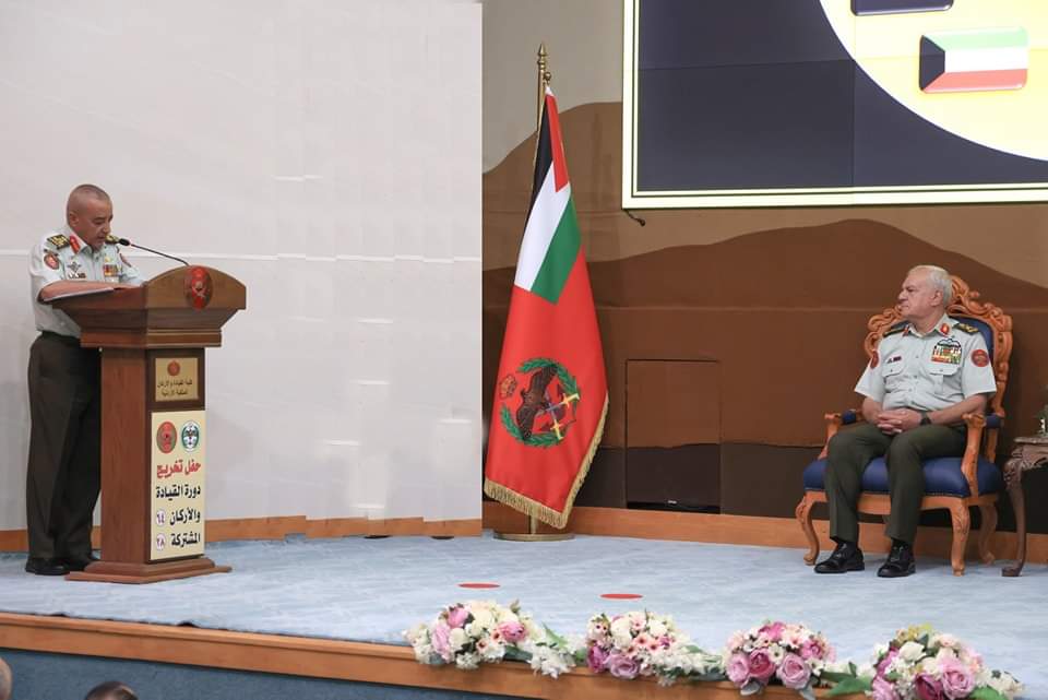 مندوباً عن جلالة الملك.. اللواء الحنيطي يرعى حفل تخريج كلية القيادة والأركان الملكية الأردنية...صور