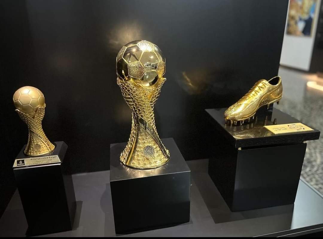 رونالدو يتسلم جائزة هداف الدوري السعودي