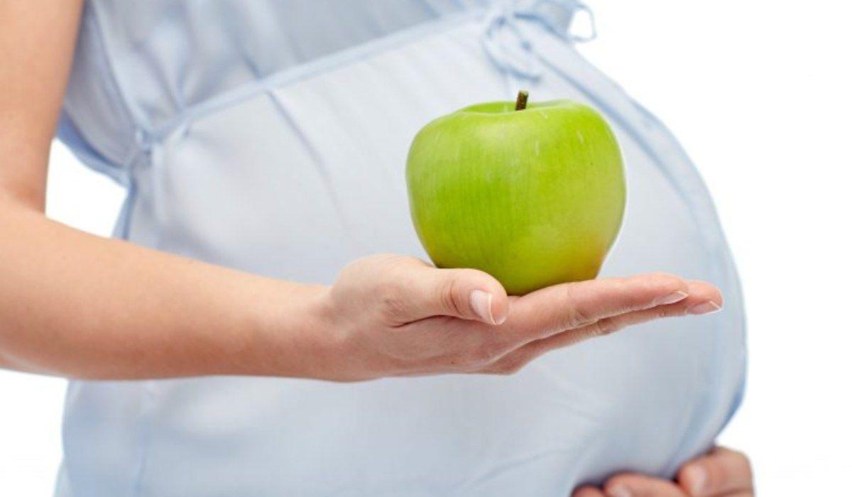 فوائد تناول التفاح أثناء الحمل