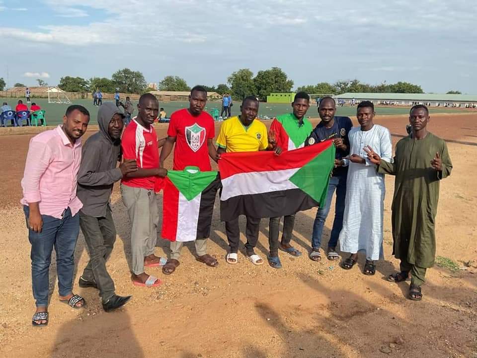 السودان : وسط حضور جماهيري كبير منتخبنا يبدأ تحضيراته بملعب بلك...صور