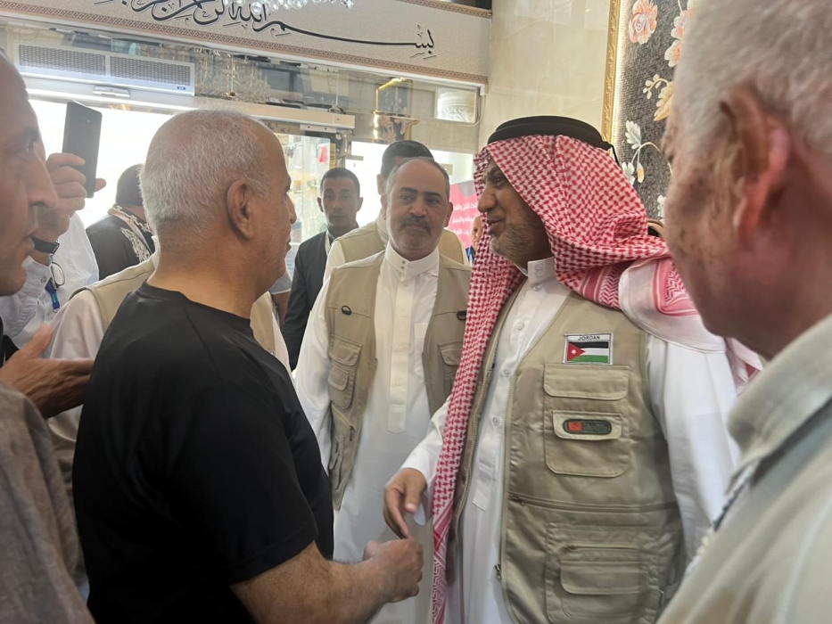وزير الأوقاف يوجه بحل أي مشكلة أو ملاحظة من الحجاج الأردنيين