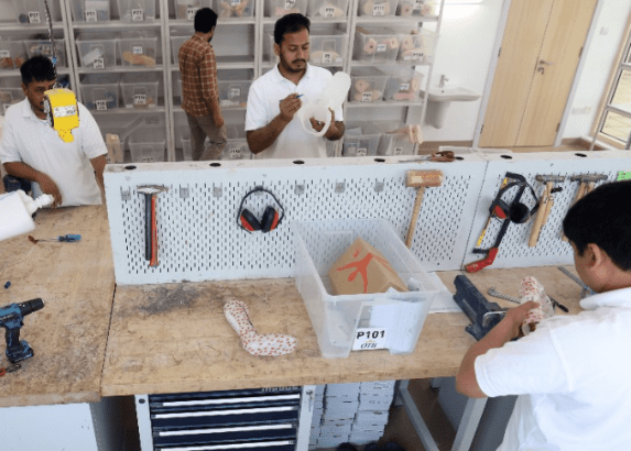 الإمارات تصنع الأمل للفلسطينيين من أجل استرداد حياتهم بعد إصابات الحرب وبتر أطرافهم