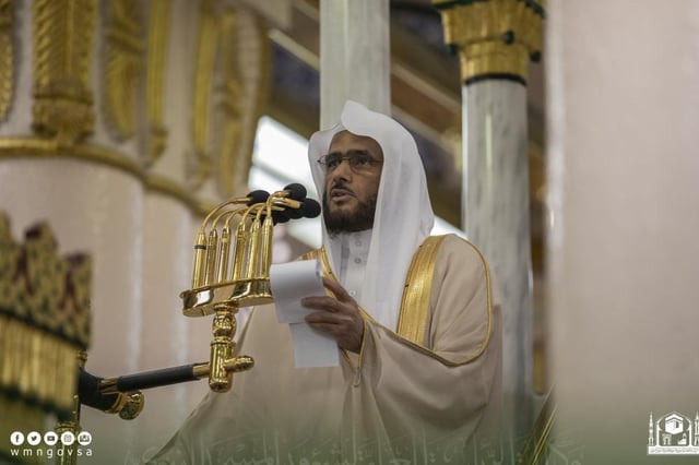 إمام المسجد النبوي: في الحج يلتئم شمل الأمة بالتجرد من العصبيات