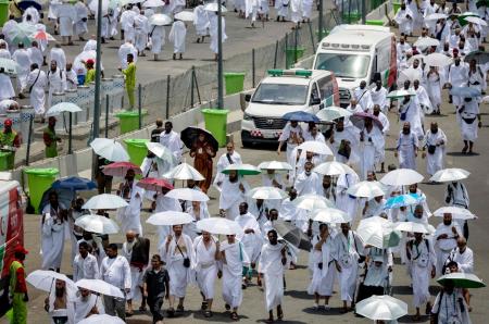 ملايين الحجاج على صعيد عرفات اليوم لأداء الركن الأعظم