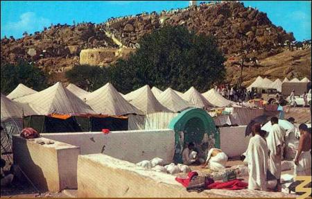 مسجد الصخرات .. على صعيد عرفات عنده نزلت اليوم أكملت لكم دينكم