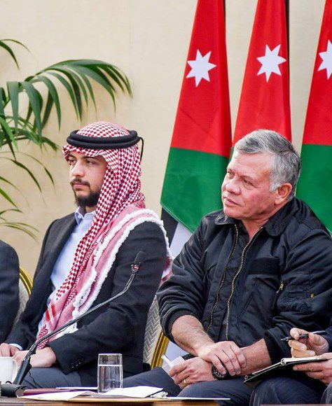 يتقدم الناشط الاجتماعي عبدالرحمن عدنان ال خطاب