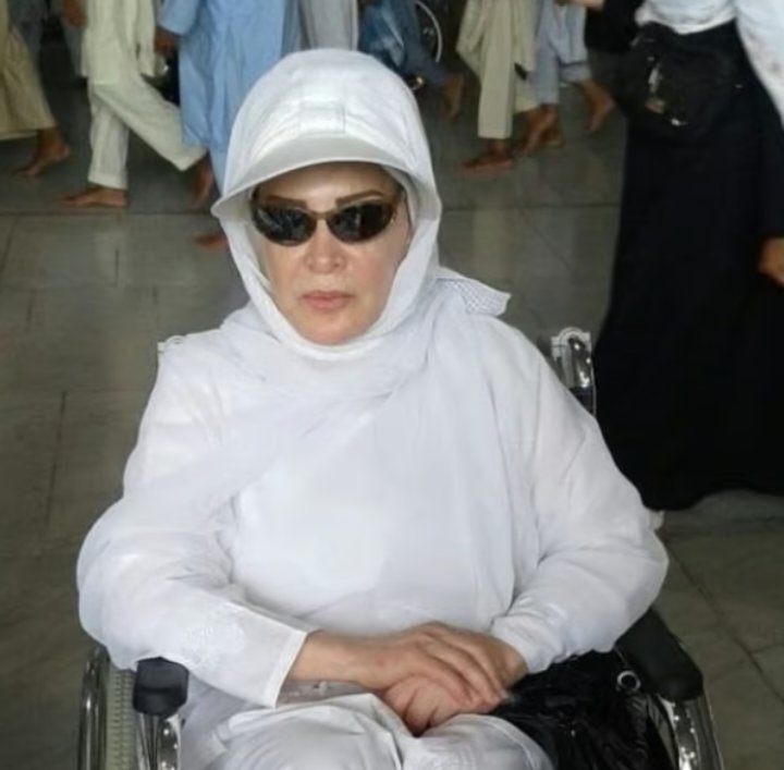 صفية العمري تؤدي مناسك الحج على كرسي متحرك