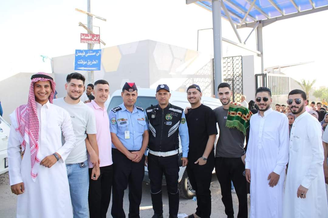 كيف يقضي مرتبات الأمن العام  العيد...صور