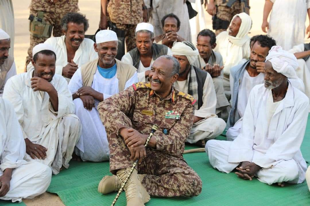 برهان يؤدي صلاة العيد  بولاية البحر الأحمر...صور