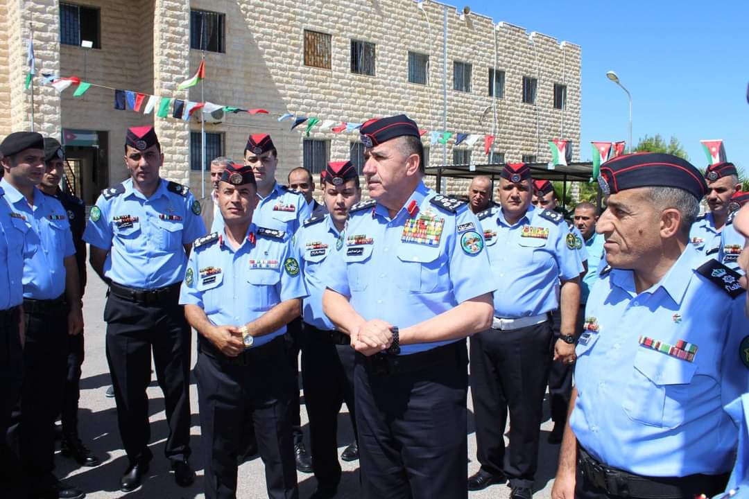 العميد الزعبي يقدم التهاني والتبريكات لمرتبات شرطة غرب اربد بالعيد ...صور