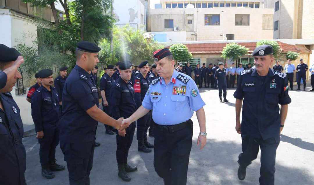 العميد الدباس يقدم التهاني والتبريكات المرتبات وسط ودفاع مدني غرب عمان...صور