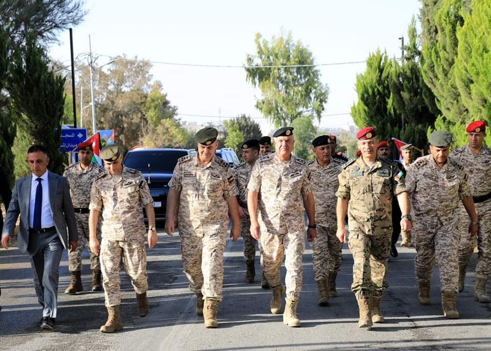 اللواء الركن الحنيطي يشارك مرتبات القوات المسلحة أداء صلاة عيد الأضحى المبارك...صور