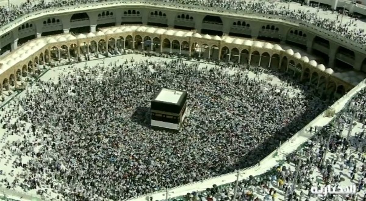 لقطات تهزّ القلوب.. امتلاء صحن الطواف بحجاج بيت الله الحرام في أول أيام التشريق