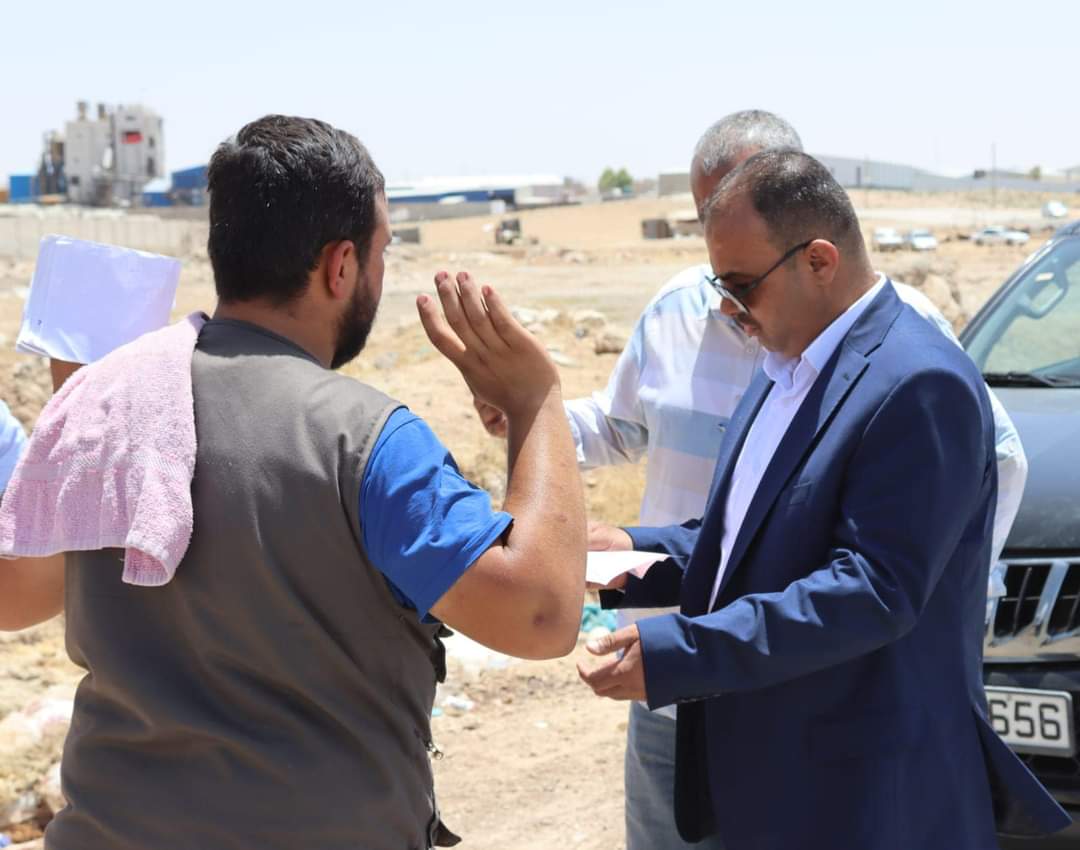 نائب رئيس بلدية الموقر  القضاة  يجري جولة  ميدانية تفقدية  لاماكن  بيع الأضاحي..صور