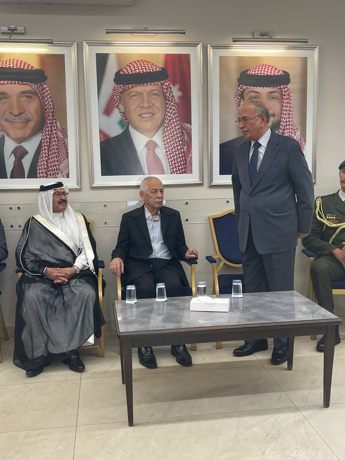 مندوبا عن الملك وولي العهد.. العيسوي يعزي عشيرة  المجالي