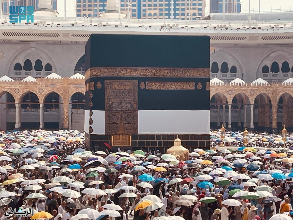 بالصور ..حجاج بيت الله الحرام المتعجلون يبدأون في مغادرة مكة بعد طواف الوداع