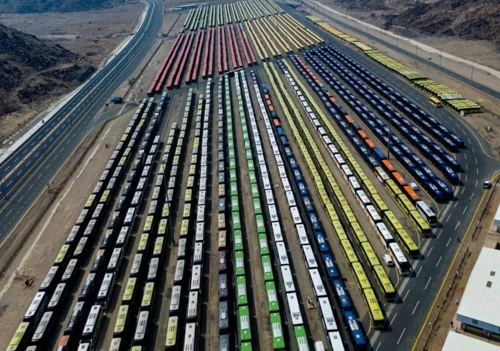 شاهد بالصور تنظيم مُدهش للباصات في مكة