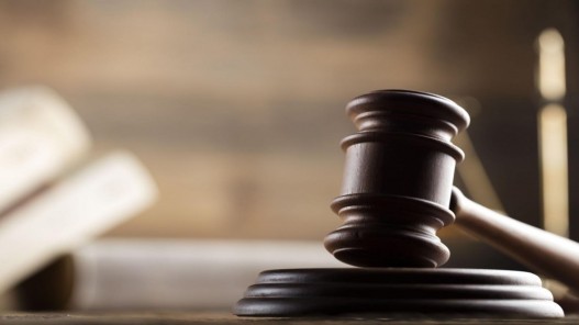 عاجل ..النيابة العامة توقف سمسار هجرة غير شرعية 15 يوما وتمنع آخر من السفر