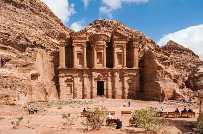 البترا: التركيز على أنواع جديدة من السياحة تكون أقل تأثراً بالظروف المحيطة