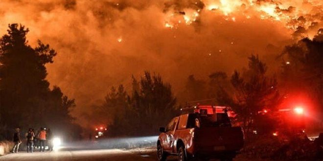 إجلاء سكان جراء اندلاع حريق غابات على أطراف العاصمة اليونانية