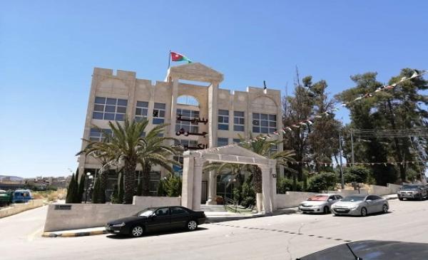 بلديات جرش تنفذ حملات لإزالة مخلفات الأضاحي