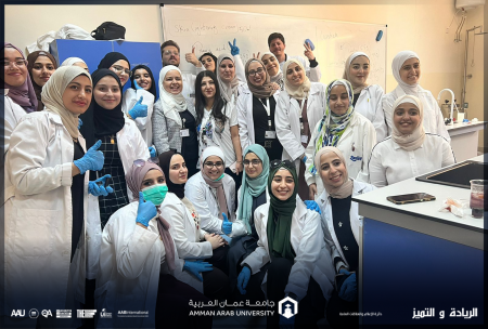 ورشة عمل لصيدلة عمان العربية بعنوان مستحضرات التجميل وطرق تحضيرها