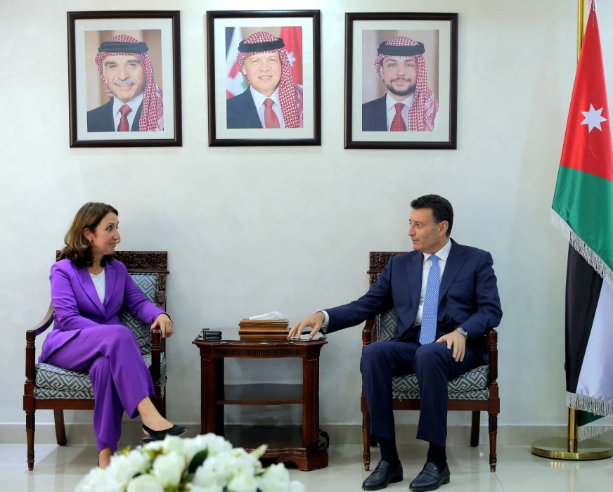 الصفدي  ونائب رئيسة البرلمان الألماني يؤكدان أهمية حل الدولتين