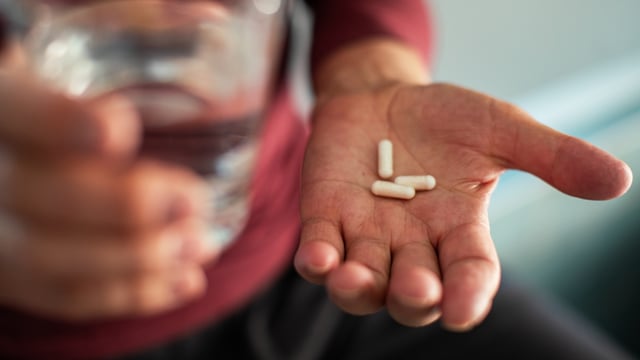 4 مكملات يجب على الرجل تناولها بعد بلوغ الأربعين