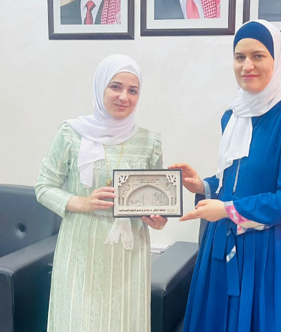 كلية الصيدلة بجامعة الزرقاء تكرم الموظفين المثاليين لعام 20232024