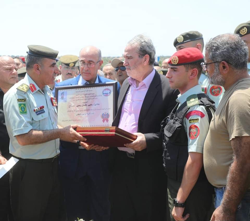 القوات المسلحة تشيع جثماني الشهيدين الرقيب عماد العرام والجندي يحيى الصياح...صور