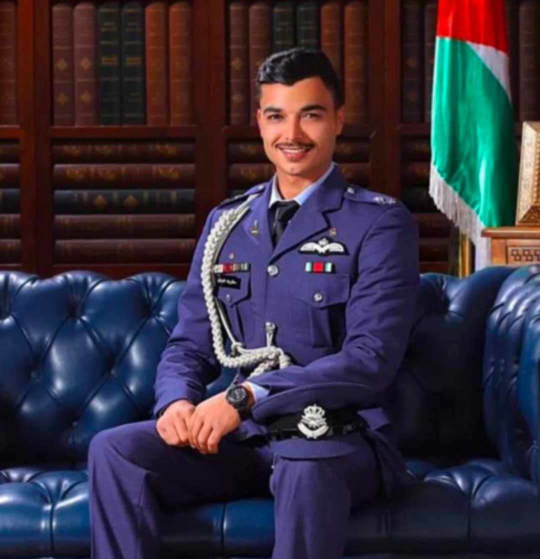 الملازم الطيار  المقاتل سالم الصلاحين .. مبارك التخرج