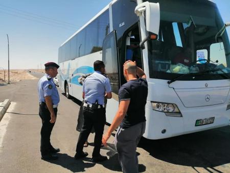 الدوريات الخارجية: عبور 500 حافلة تقل 20 ألف حاج دون حوادث