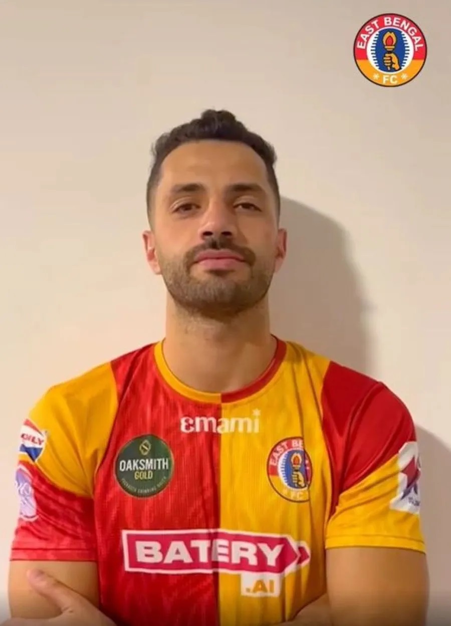 اللاعب حجازي ماهر يجدد عقده مع نادي ايست بنغال