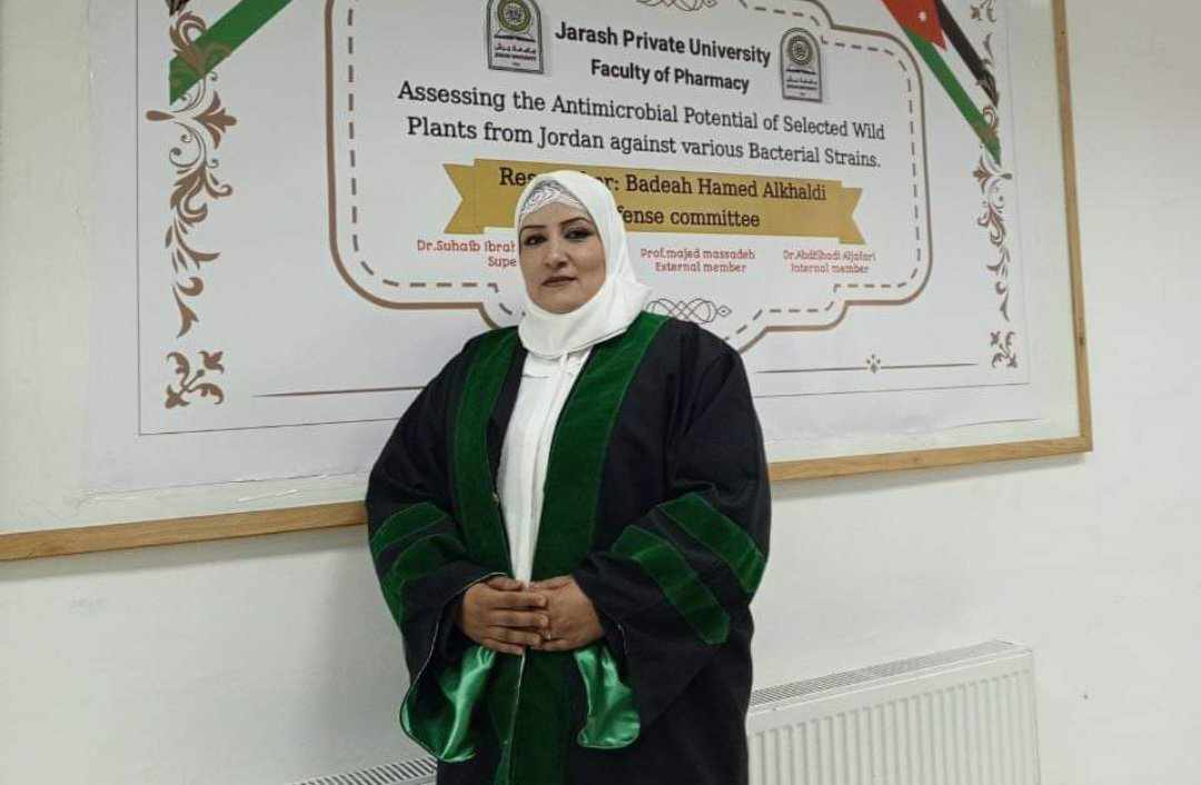 مناقشة أول رسالة ماجستير في العلوم الصيدلانية للباحثة بديعه الخالدي