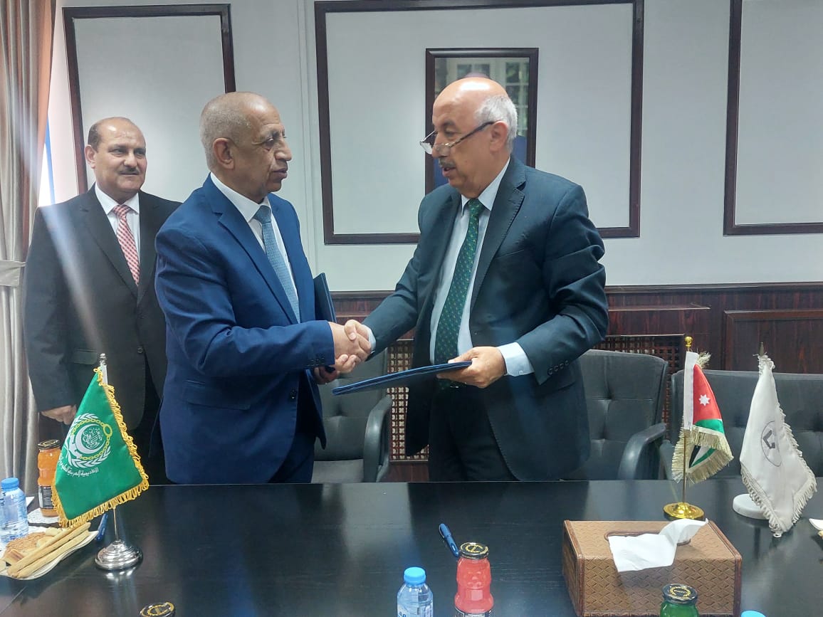 مذكرة تفاهم بين الرابطة العلمية لمراكز بحوث تنمية الموارد البشرية في الوطن العربي والأكاديمية العربية للعلوم والتكنولوجيا والنقل البحري
