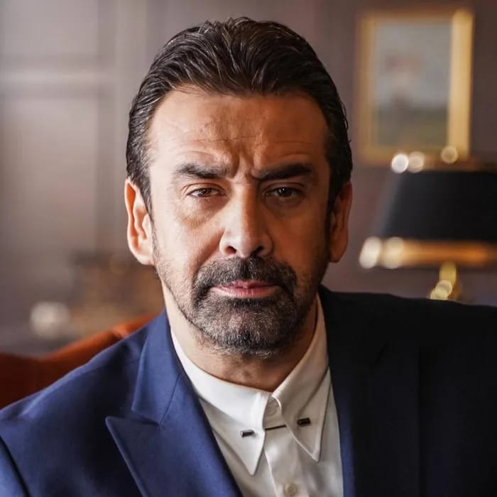 كريم عبد العزيز يفاجئ الجمهور بإعادة عرض مسرحية السندباد