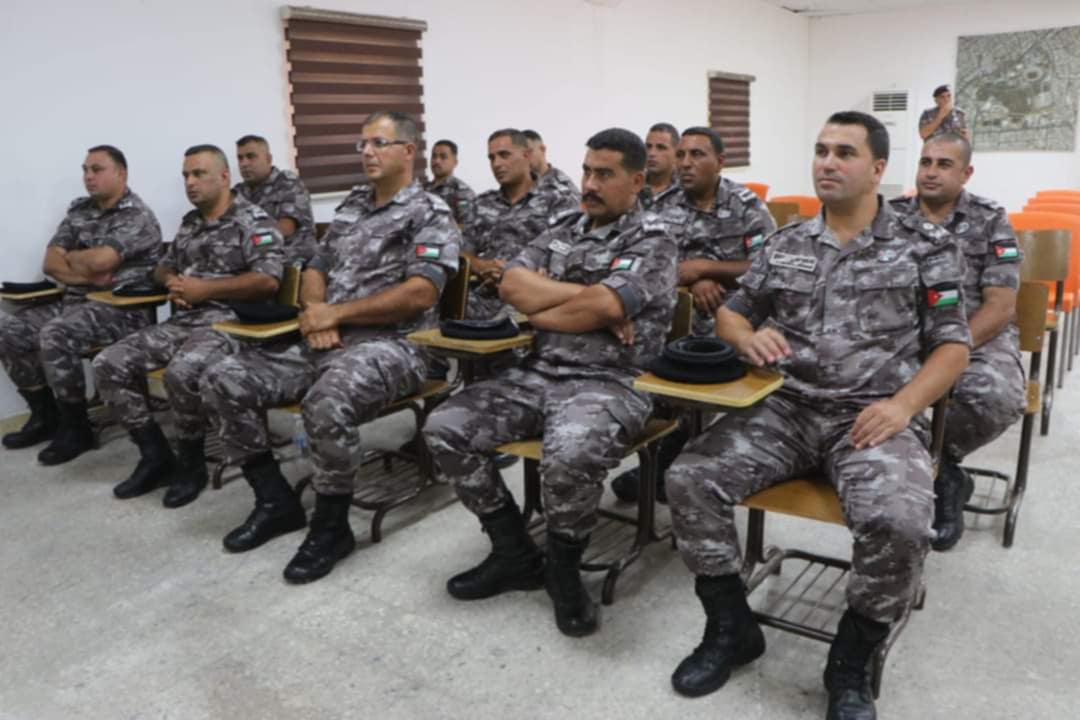 العقيد ابو خيط يرعى تخريج دورة (اللياقة البدنية الاستثنائية) في وحدة أمن الملاعب...صور