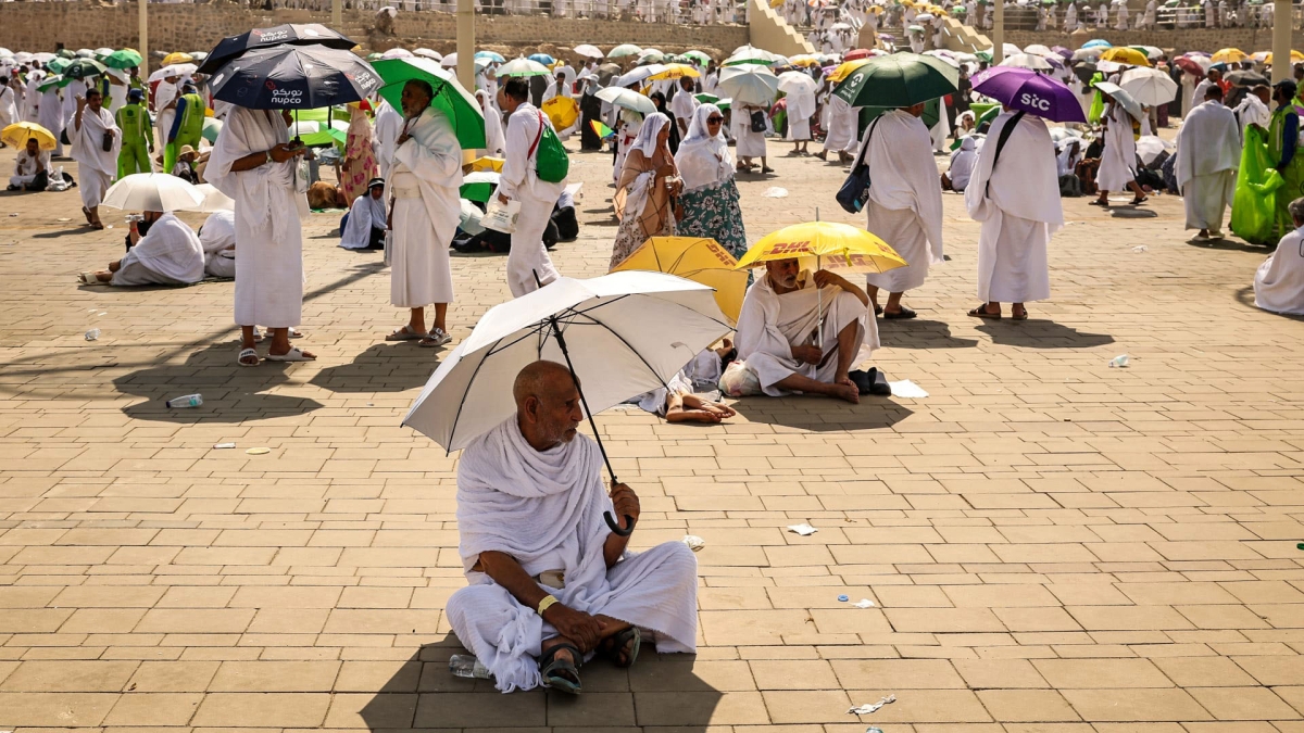 تقرير: موجة الحر أثناء الحج تفاقمت بسبب تغير المناخ
