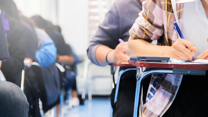 التوجيهي العلمي غاضبون من امتحان الرياضيات