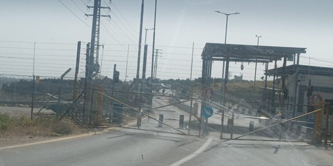 الاحتلال يغلق حاجز بيت إكسا شمال غرب القدس ويمنع طلبة الثانوية من تقديم الامتحان