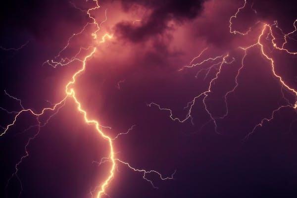 وفاة 5 أشخاص جراء صواعق رعدية في اليمن