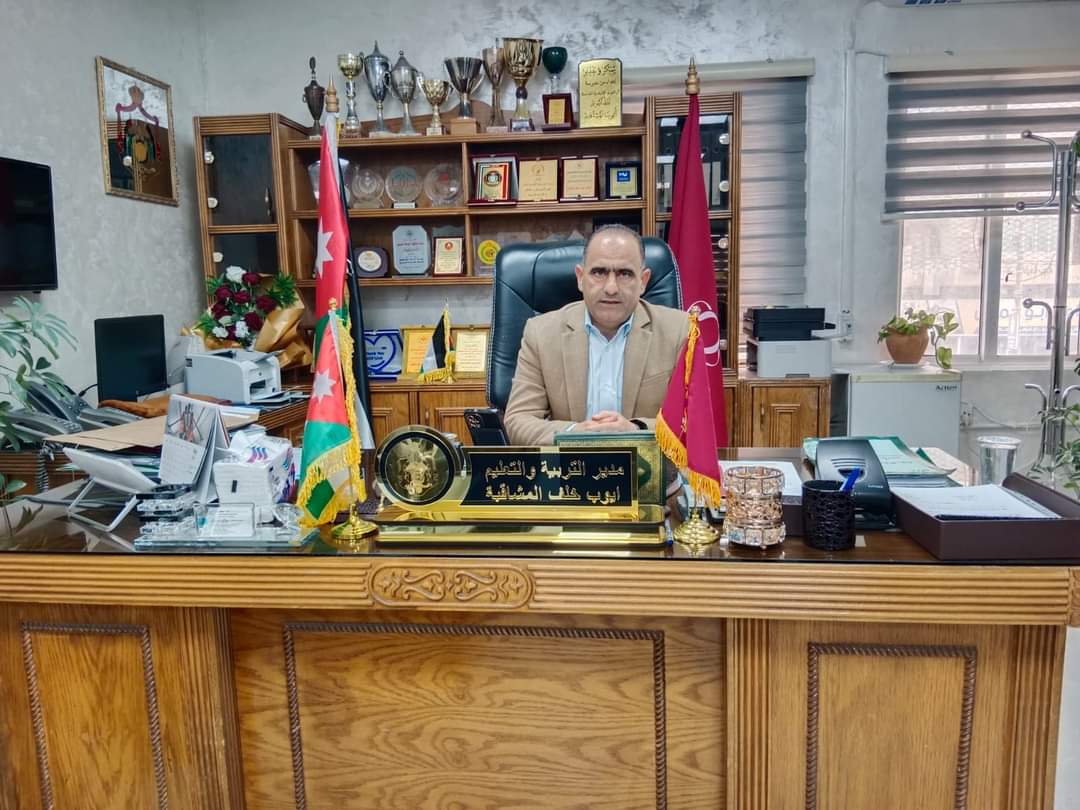 المشاقبة يتفقد قاعات إمتحانات الثانوية العامة