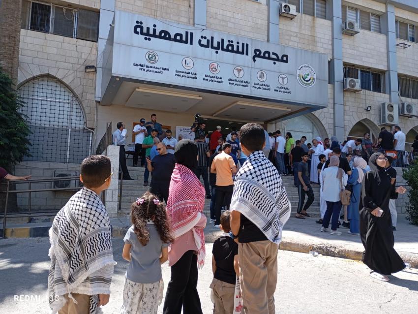 الجلامدة: وحدات الدم المتبرعة في مجمع النقابات تصل غزة غدا
