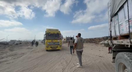 عبور 32 شاحنة مساعدات أردنية جديدة إلى غزة