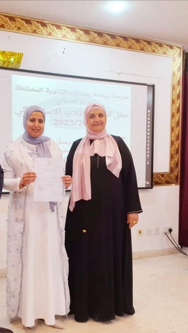 المومني ترعى حفل تخريج طلبة التعليم الاستدراكي في مدرسة ريحانة بنت زيد الثانوية المختلطة