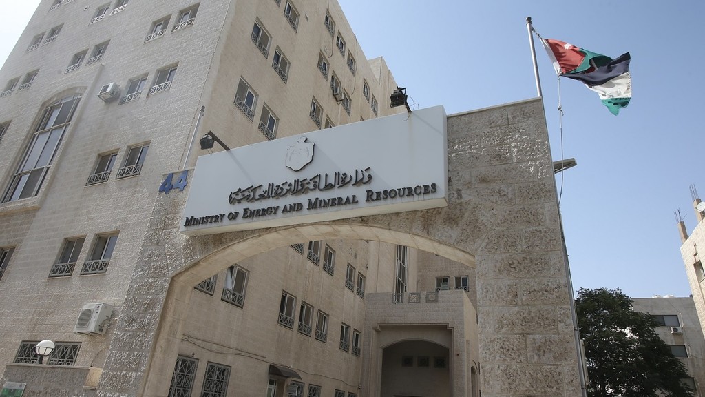 وزارة الطاقة تمدد طرح عطاءي طاقة شمسية لمنتفعي صندوق المعون