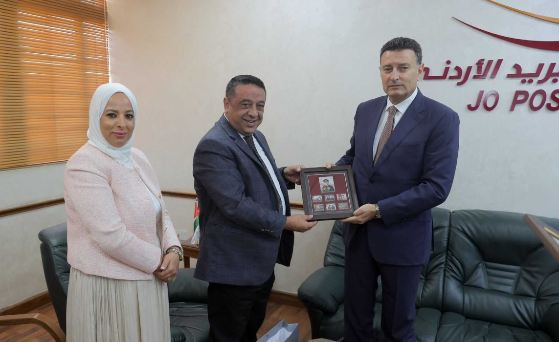 رئيس النواب يطلع على متحف بريد الطوابع والمقتنيات التاريخية