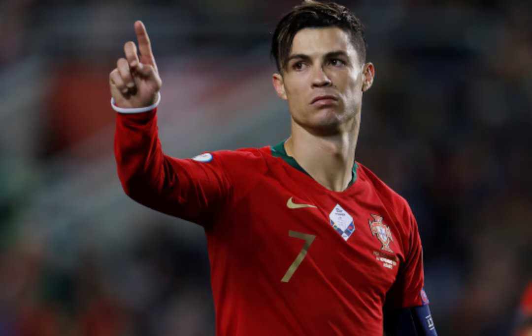 هل ينبغي إبقاء رونالدو على مقاعد البدلاء في يورو 2024؟